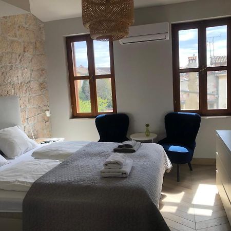 רוביני De Luxe Room In The Heart Of The City מראה חיצוני תמונה