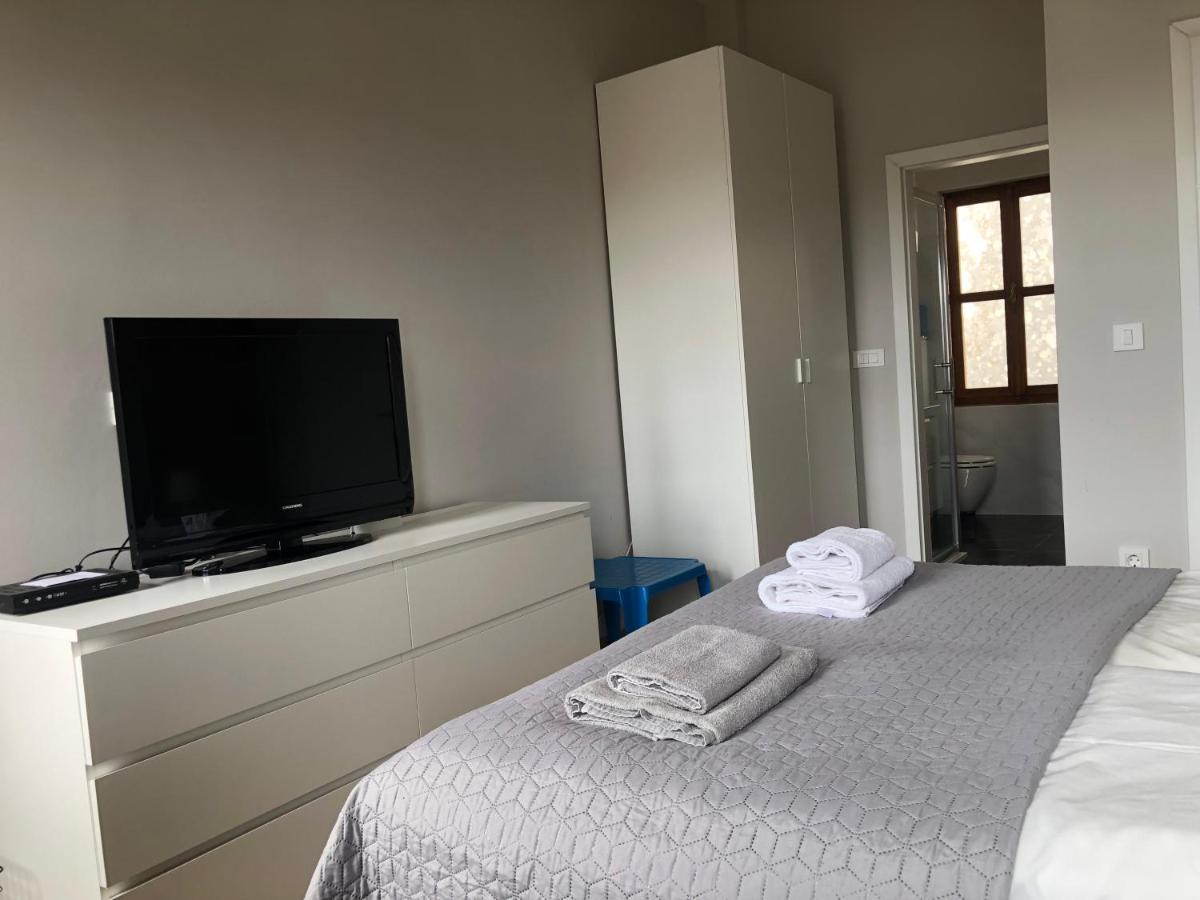 רוביני De Luxe Room In The Heart Of The City מראה חיצוני תמונה