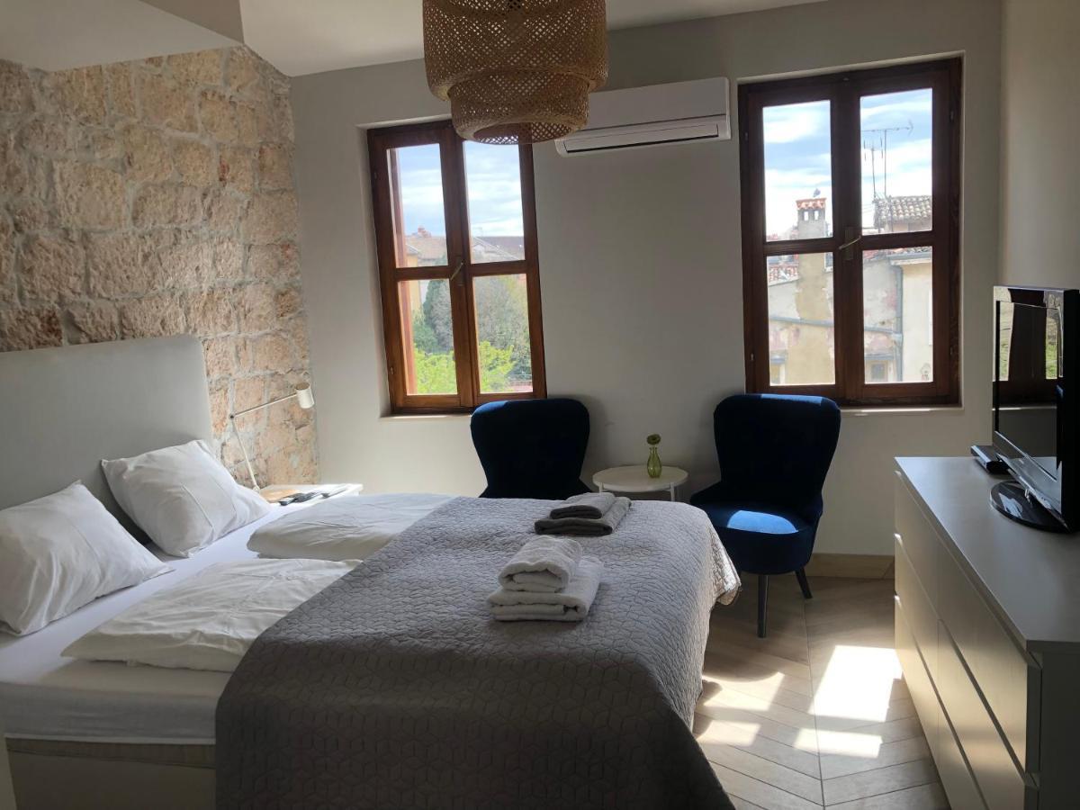 רוביני De Luxe Room In The Heart Of The City מראה חיצוני תמונה